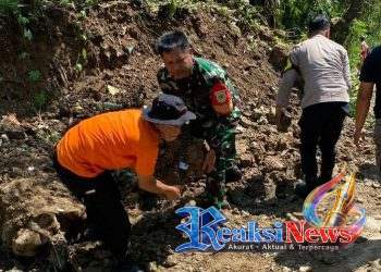 TNI-Polri dan Mantab 03 Bersatu, Peltu Andi Bersihkan Jalan Desa Boyongsari Dibersihkan dalam Aksi Nyata Gotong Royong