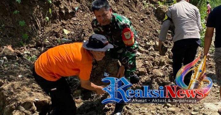 TNI-Polri dan Mantab 03 Bersatu, Peltu Andi Bersihkan Jalan Desa Boyongsari Dibersihkan dalam Aksi Nyata Gotong Royong