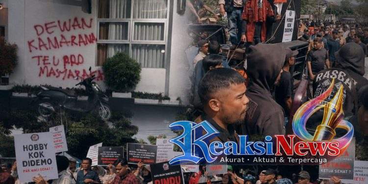 Tak Sekadar Orasi, Demo RT/RW Sukabumi Dihiasi Poster Sindiran ‘Pedas’
