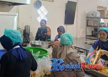 Sertu H. Agus Ramdani Koramil 2203/Warungkiara Monitoring Kegiatan SPPG di Desa Bantarkalong, Pastikan Program Berjalan Optimal