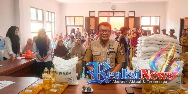Penuh Haru dan Syukur! Pemdes Semplak Sukabumi Salurkan Bapang 20 Kg Beras dan 2 Liter Minyak untuk 522 Warga